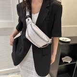 banane cuir embossé blanche