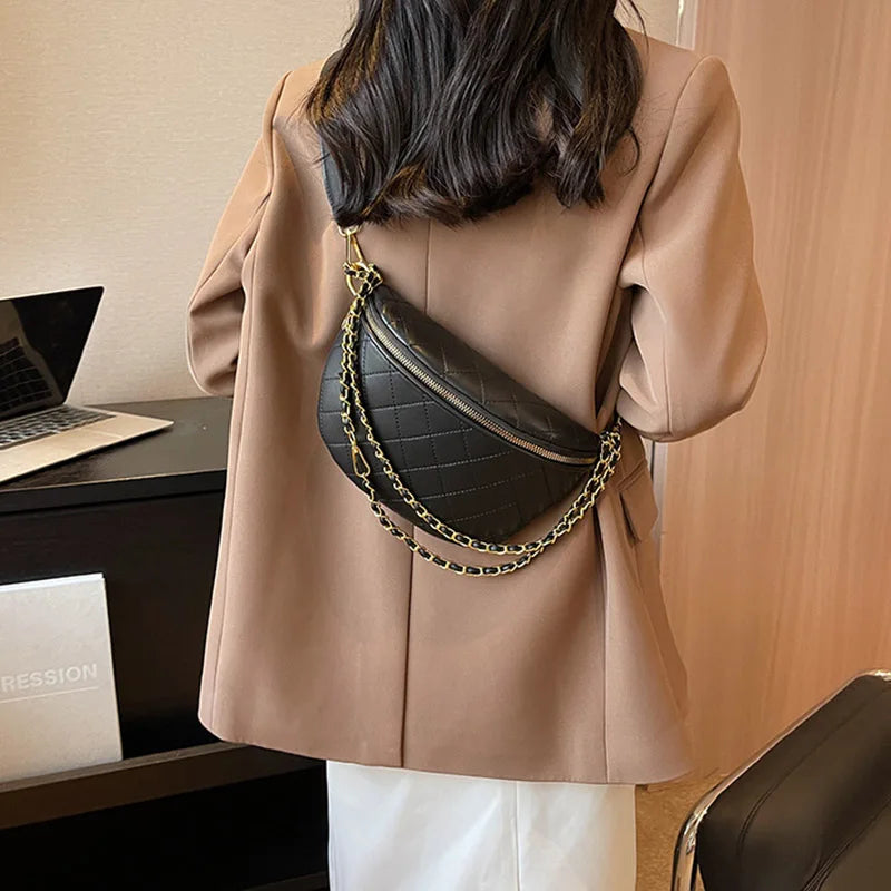 Banane femme en rouge avec chaînes dorées