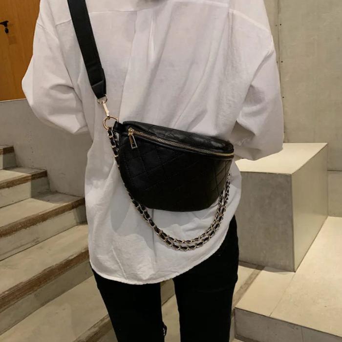 Sac banane femme en cuir noir avec chaînes dorées